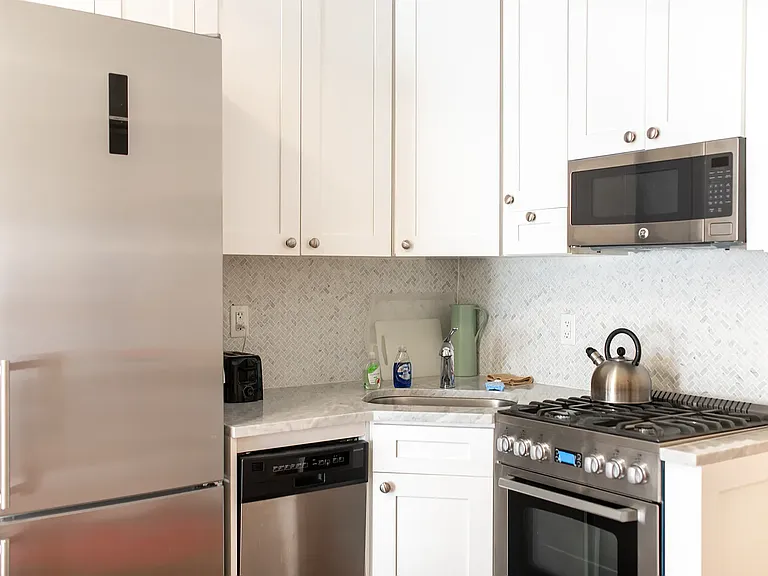 308 W 21st St #B3 — Photo 5