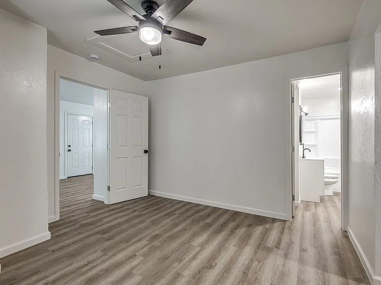 711 SE 22nd St — Photo 34