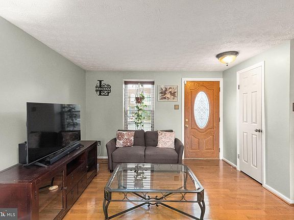 4th image of 1323 Acorn Ridge Ct