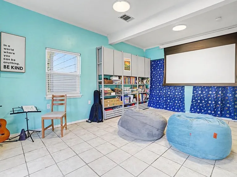 8207 Espanola Trl — Photo 21