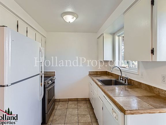 4th image of 125-127 SW Edgefield Ct #125
