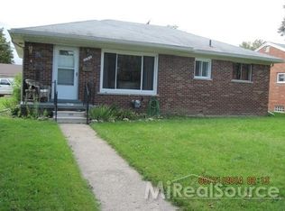 1059 Chippewa Rd, Mount Clemens, MI 48043
