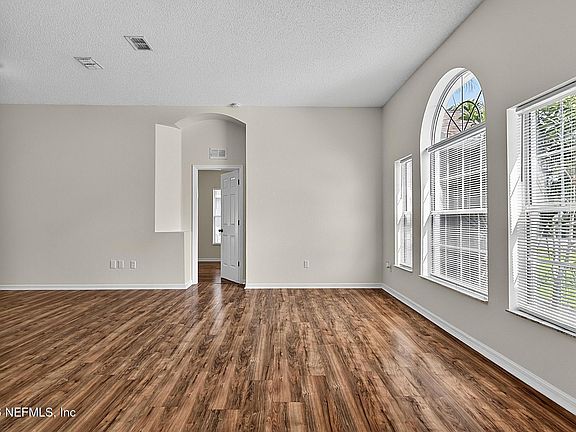 5th image of 33 PHOENIX Lane