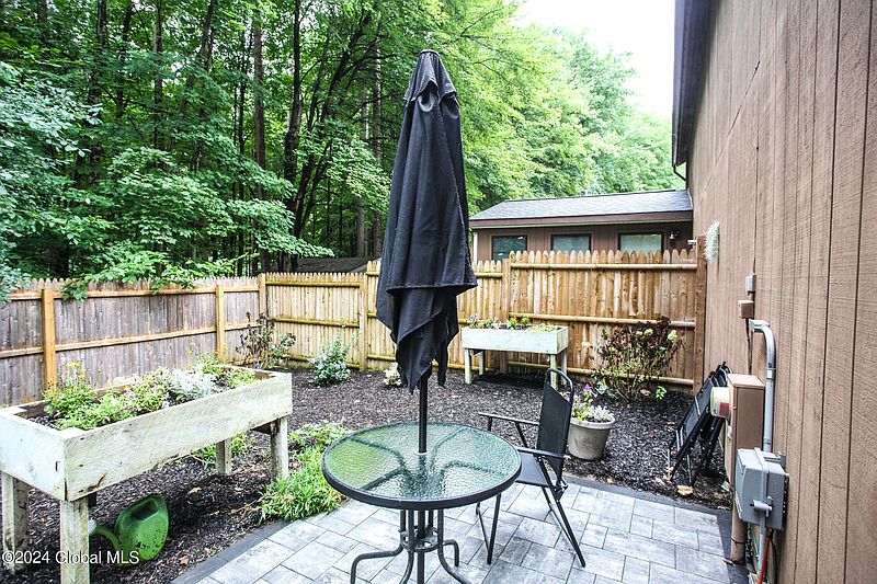 2nd image of 80 Arrow Wood Place