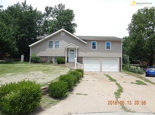 1006 NE Westwind Ct, Lees Summit, MO 64086
