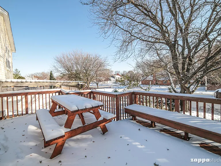 2705 Laurel Ct — Photo 32