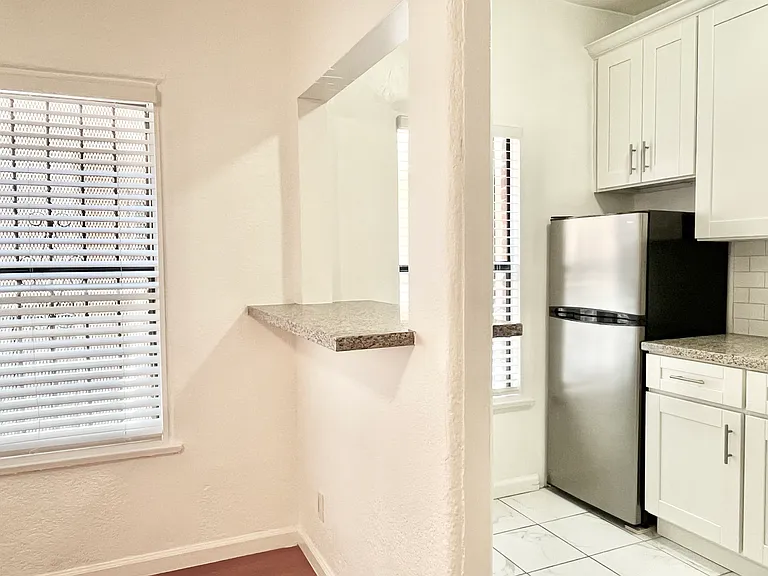 1154 N Formosa Ave — Photo 7