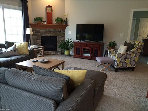 3rd image of 416 Creekside Dr #A