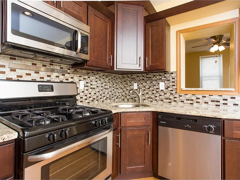 2545 Ellsworth St — Photo 2