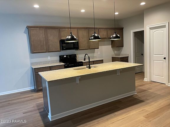 3rd image of 103 Lightbourne Dr