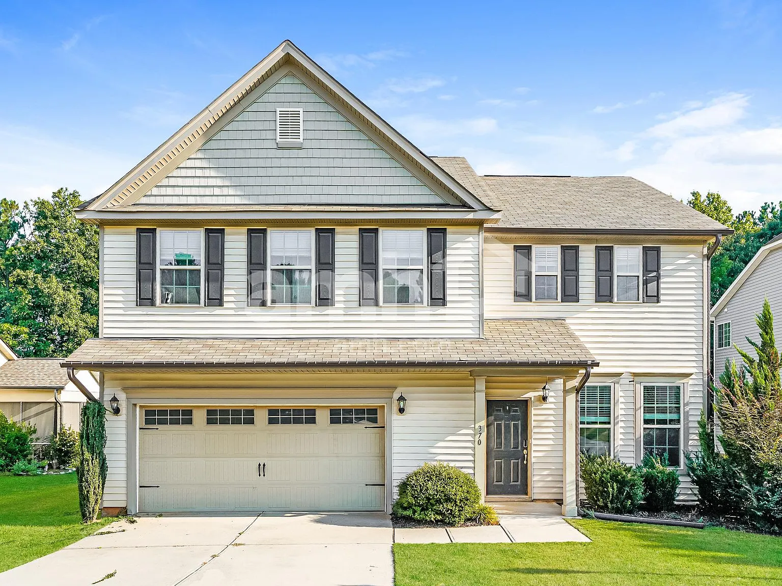 4 bed, 2.5 bath, 2223 sqft, $2,325 — Photo 1