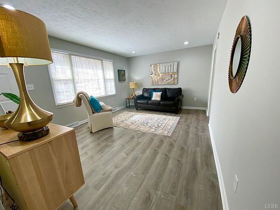 3rd image of 1218 Craigmont Dr