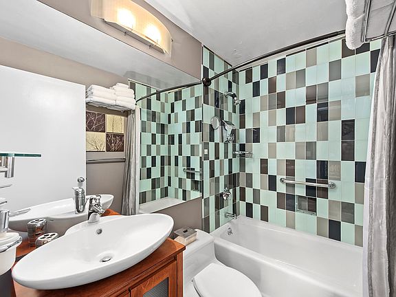 4th image of 270 W 17th St APT 9G