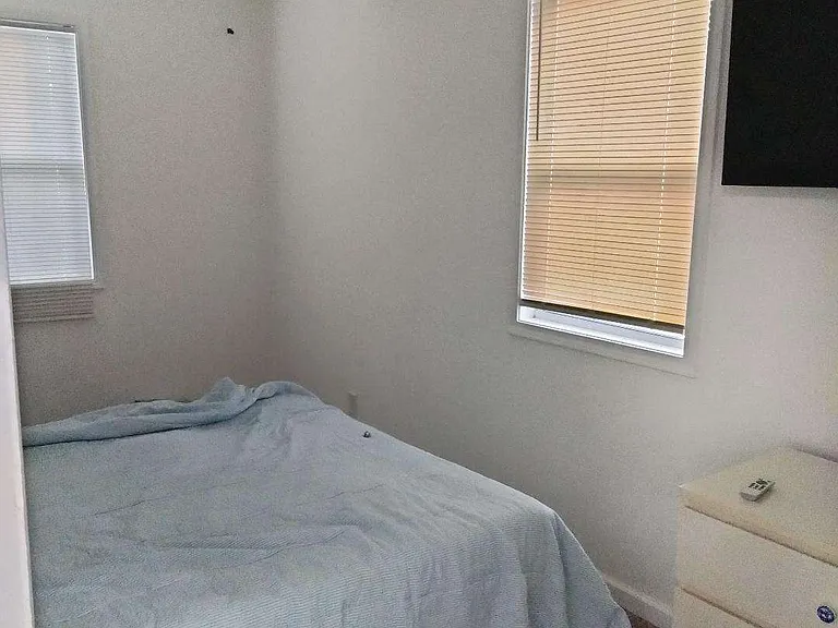 929 N Grand Ave NW — Photo 9