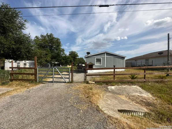 1302 Memorial Ln, San Antonio, TX 78264