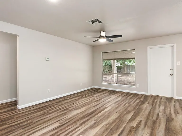 5915 Cliff Trail Dr — Photo 7