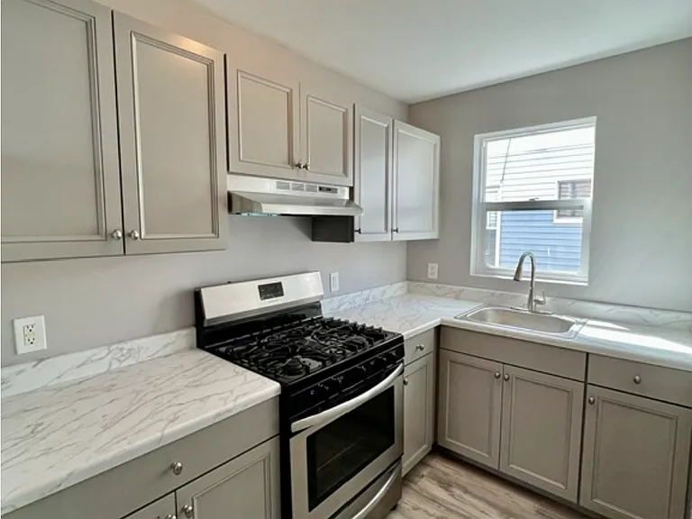 150-152 Deane St #1 — Photo 4