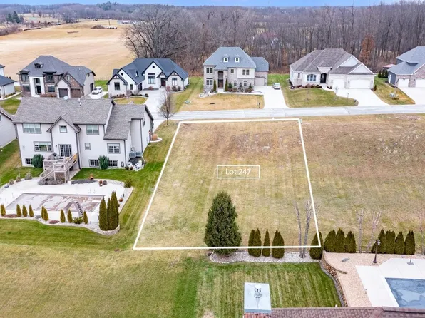 9237 Michigan Dr, Winfield, IN 46307
