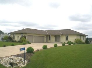 W1189 Rolling Hills Dr, Rubicon, WI 53078