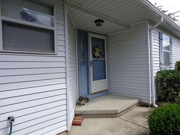2nd image of 129 Paradise Blvd