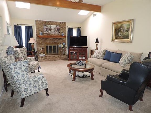 3rd image of 5049 Robertson Dr