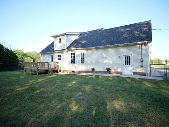 3rd image of 115 Evergreen Ln