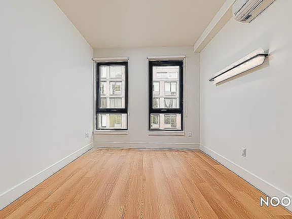 4th image of 130 Hope St #728