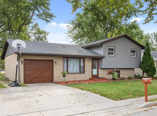 33 Lynwood Dr, Morris, IL