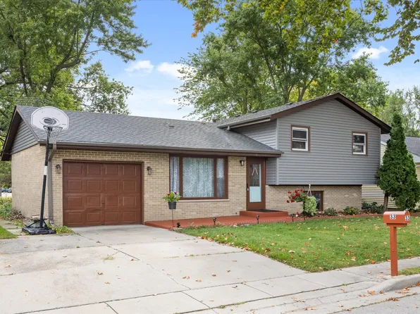 33 Lynwood Dr, Morris, IL 60450