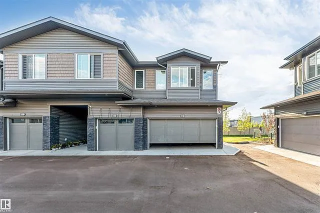 Double Garage 2710 66 St Sw 3 Bedroom | 2.5 Bathroom Townhouse — Photo 2
