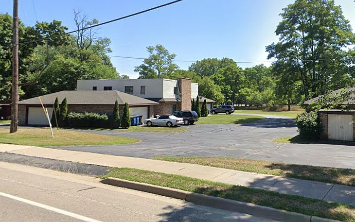1st image of 4660 Lake St APT 3