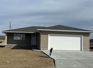 618 7th St, Phillips, NE 68865