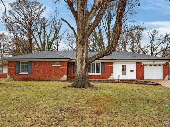 13 Meta Dr, Swansea, IL 62226