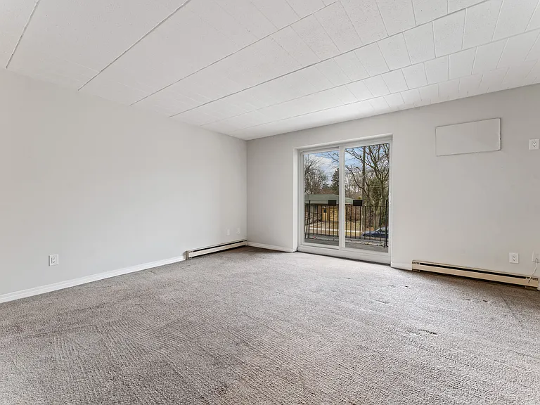 3590 Peter St — Photo 5
