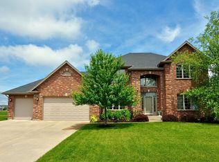 633 Sandberg Dr, Sycamore, IL 60178