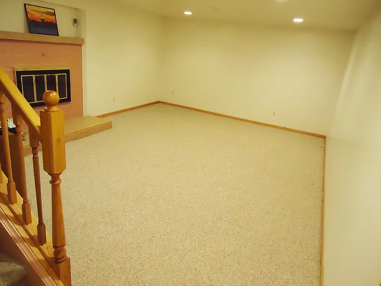 4402 Herrick Ln — Photo 15