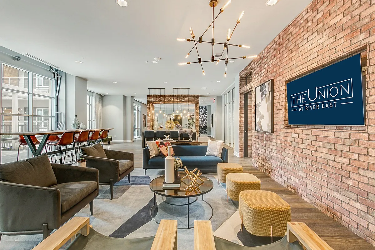 Building Photo - The Union at River East
