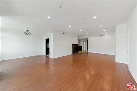 2 bed, 1800 sqft, $3,975 — Photo 2