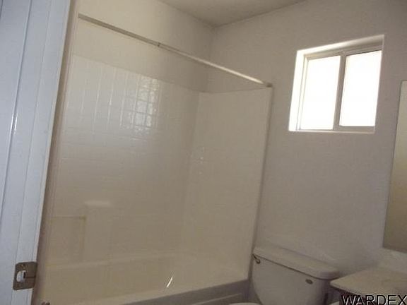 5th image of 3286 Kenwood Ave
