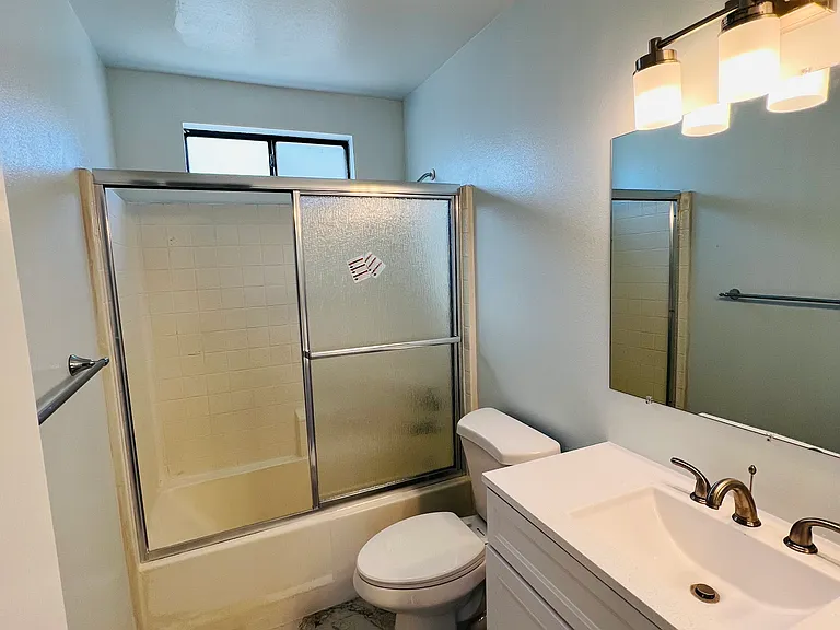 327 La France Ave #E — Photo 9