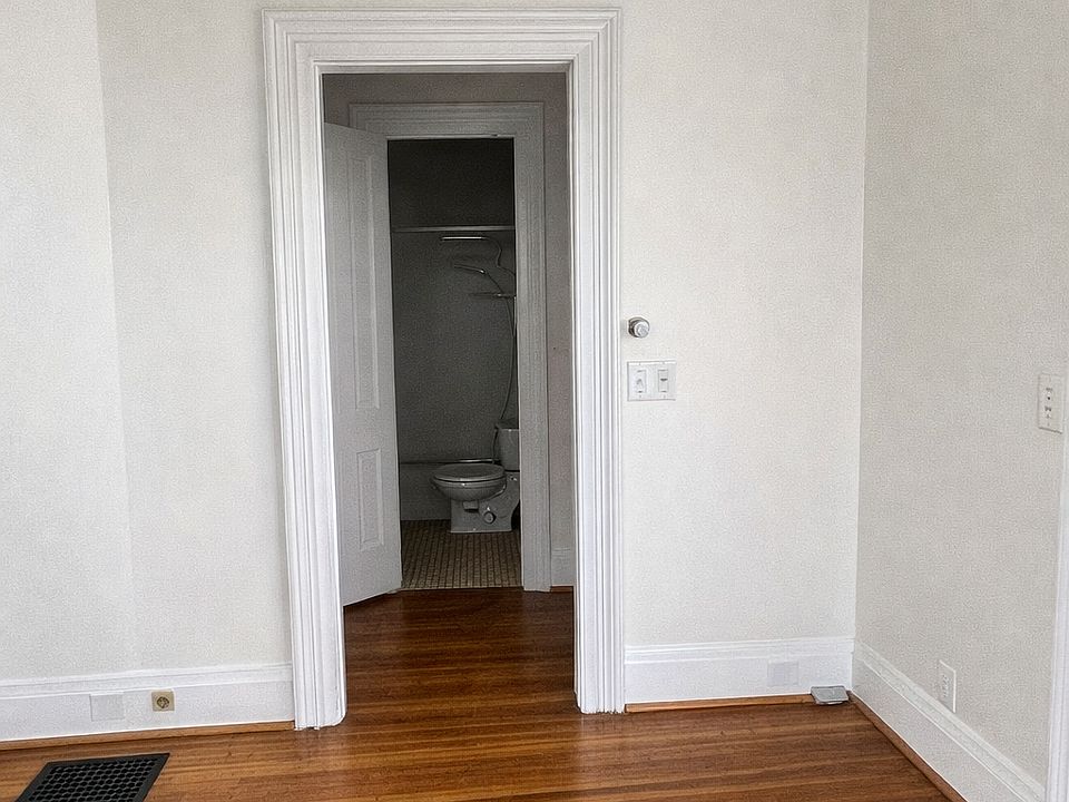 1st image of 265 Alexander St APT 1