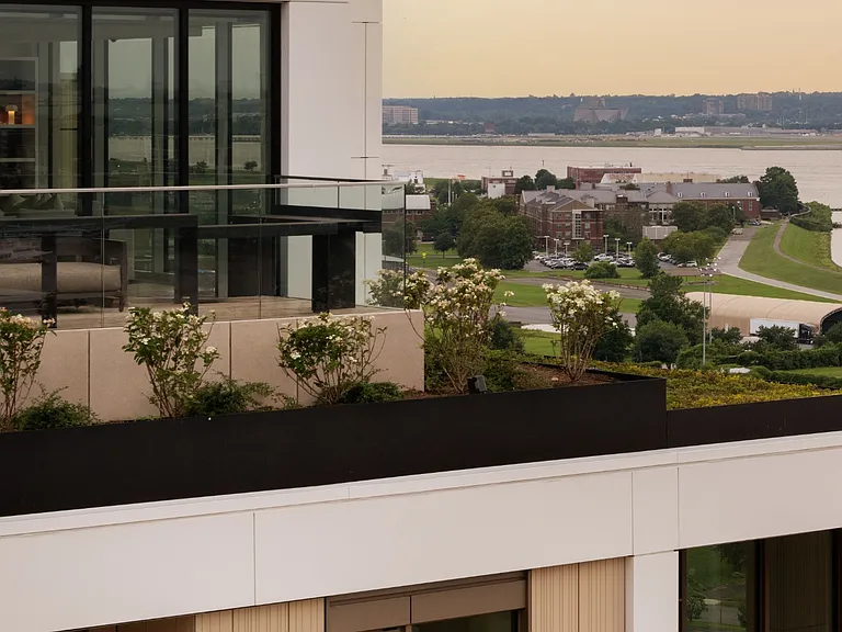 Stratos at Bridge District — Photo 29