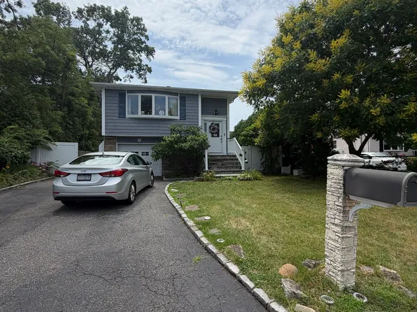 (undisclosed Address), Islip, NY 11751