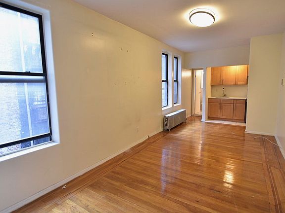 3rd image of 2 Pinehurst Ave APT D