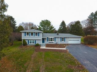 82 Merryhill Dr, Rochester, NY 14625