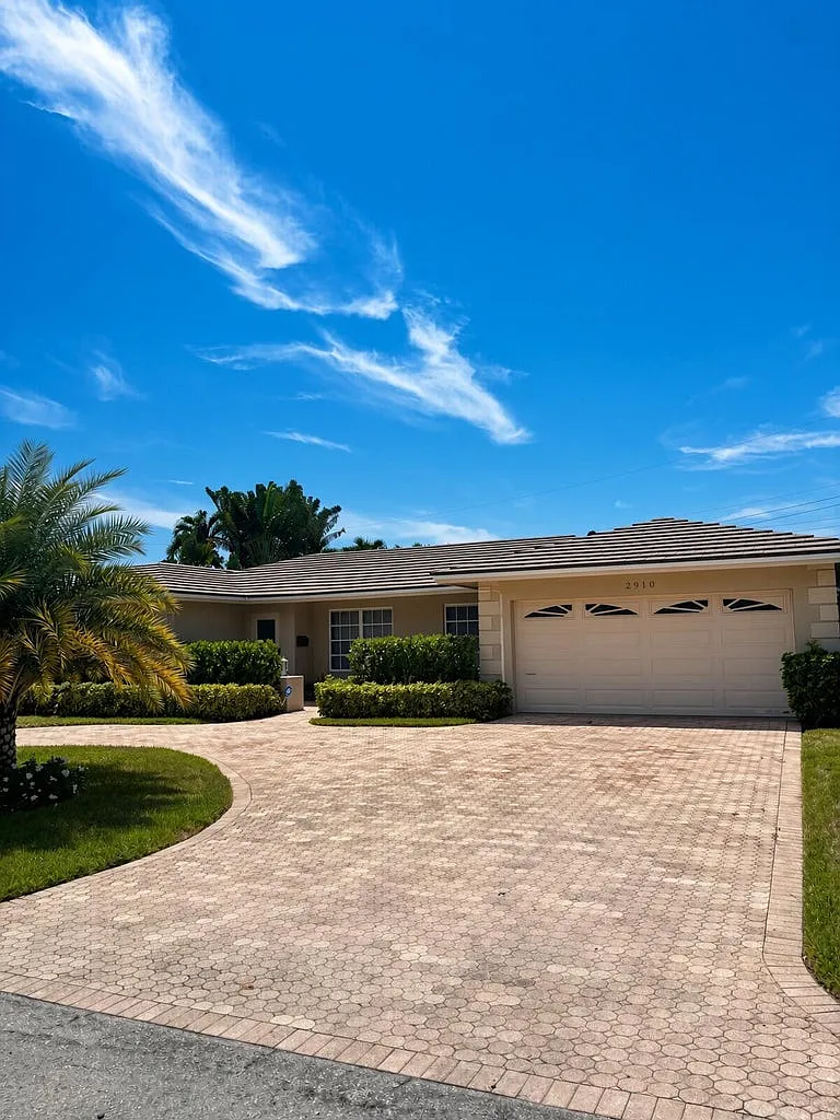 3 bed, 3.0 bath, 2115 sqft, $6,499 — Photo 1