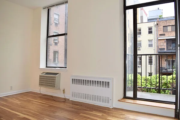 Rented by Manhattan Connection | media 12