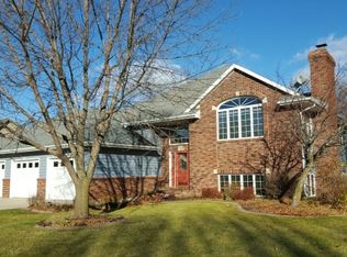 3006 Woodridge Dr, Oshkosh, WI 54904