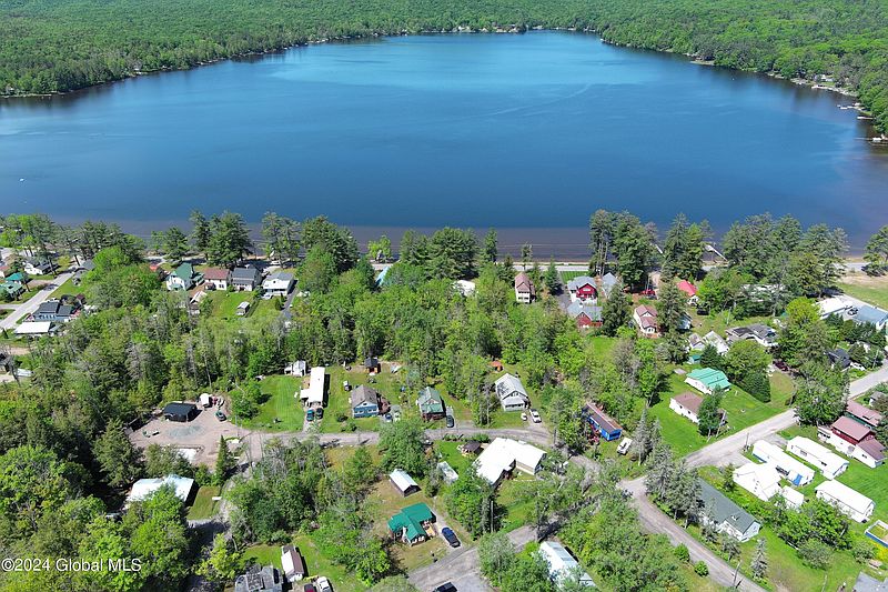 5th image of 128 Forest Avenue