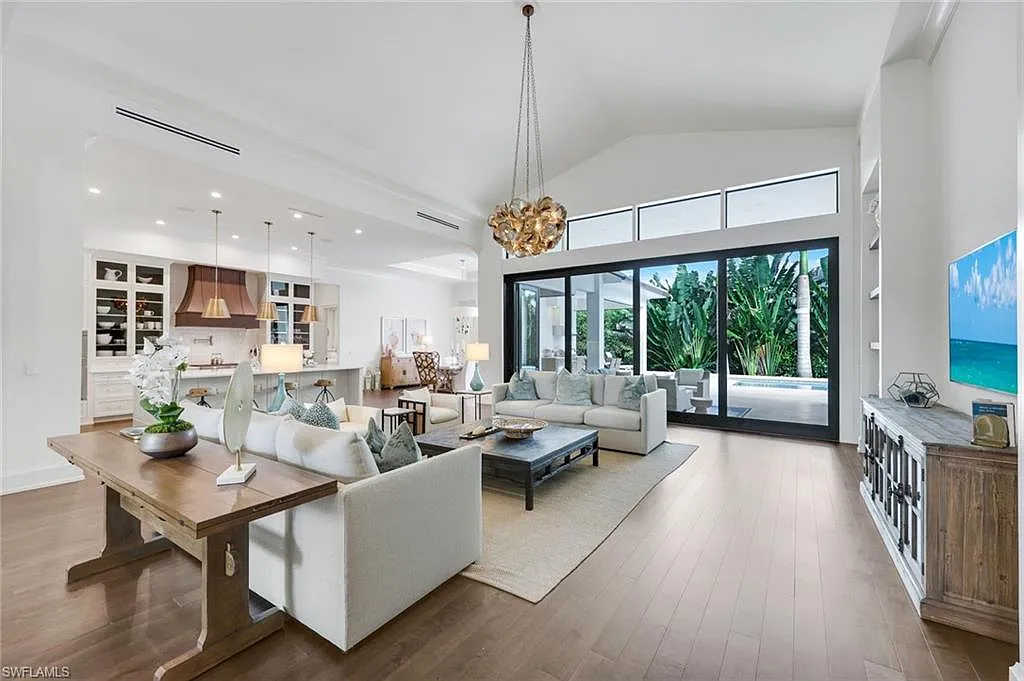 4 bed, 4.5 bath, 3702 sqft, $50,000 — Photo 4